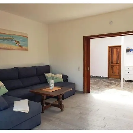 Ferienhaus Mit Grossem Garten Und Sonnenterrasse Fuer 6 Personen