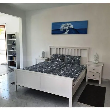 Ferienhaus Mit Grossem Garten Und Sonnenterrasse Fuer 6 Personen 펜션 *