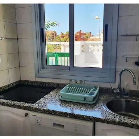 Ferienhaus Mit Grossem Garten Und Sonnenterrasse Fuer 6 Personen 펜션 *