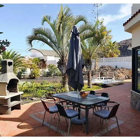 Ferienhaus Mit Grossem Garten Und Sonnenterrasse Fuer 6 Personen 펜션