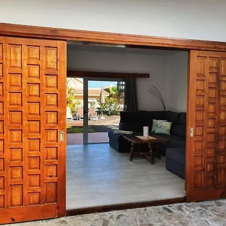 Ferienhaus Mit Grossem Garten Und Sonnenterrasse Fuer 6 Personen
