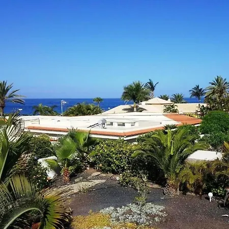 Ferienhaus Mit Grossem Garten Und Sonnenterrasse Fuer 6 Personen 펜션